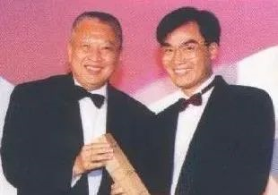 1998年，由董建華先生委任為健康快車「復明大使」。