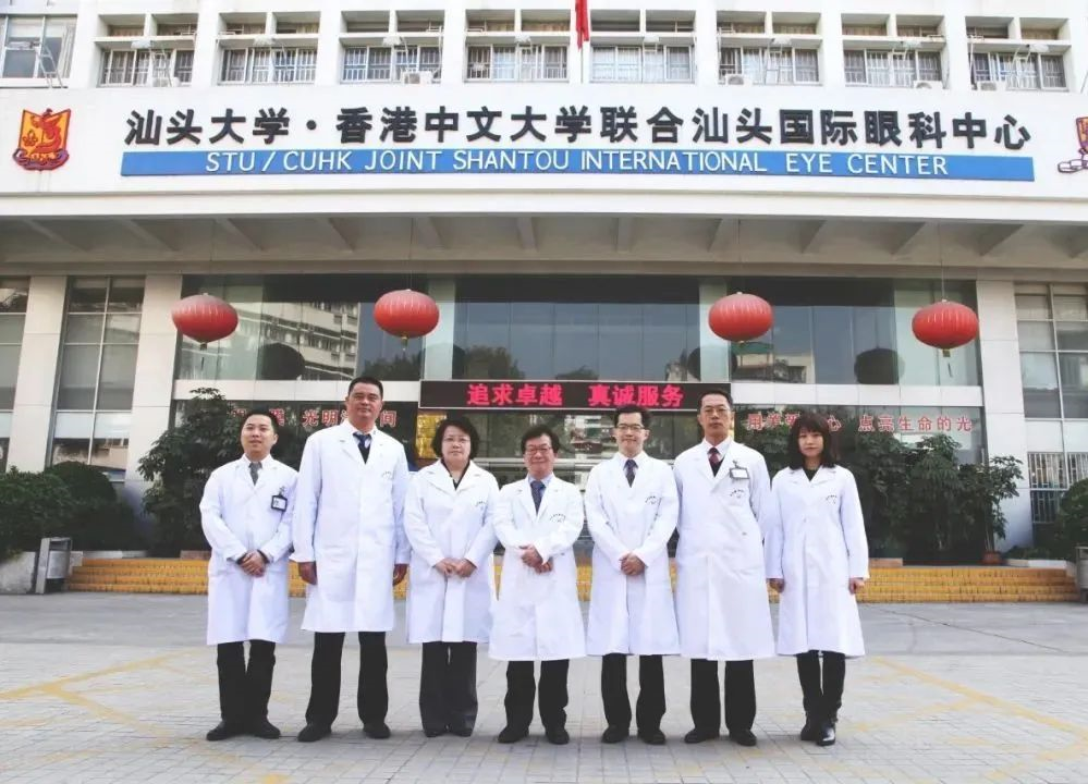在院長彭智培教授(中)和常務副院長張銘志教授(左三)的帶領下，JSIEC 2022年6月正式成為三級甲等專科醫院。