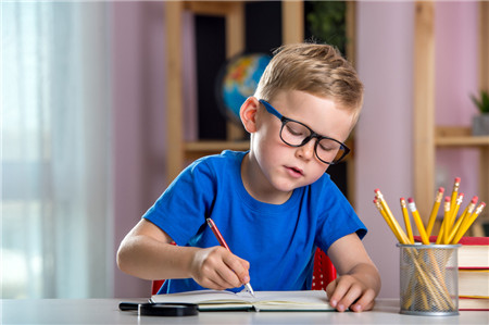 惠陽希瑪眼科：孩子近視和教室位置有關？